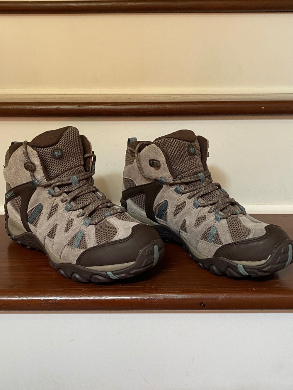 Merrell Women's Deverta 2 Mid Waterproof Hiking Boots Size 9.5